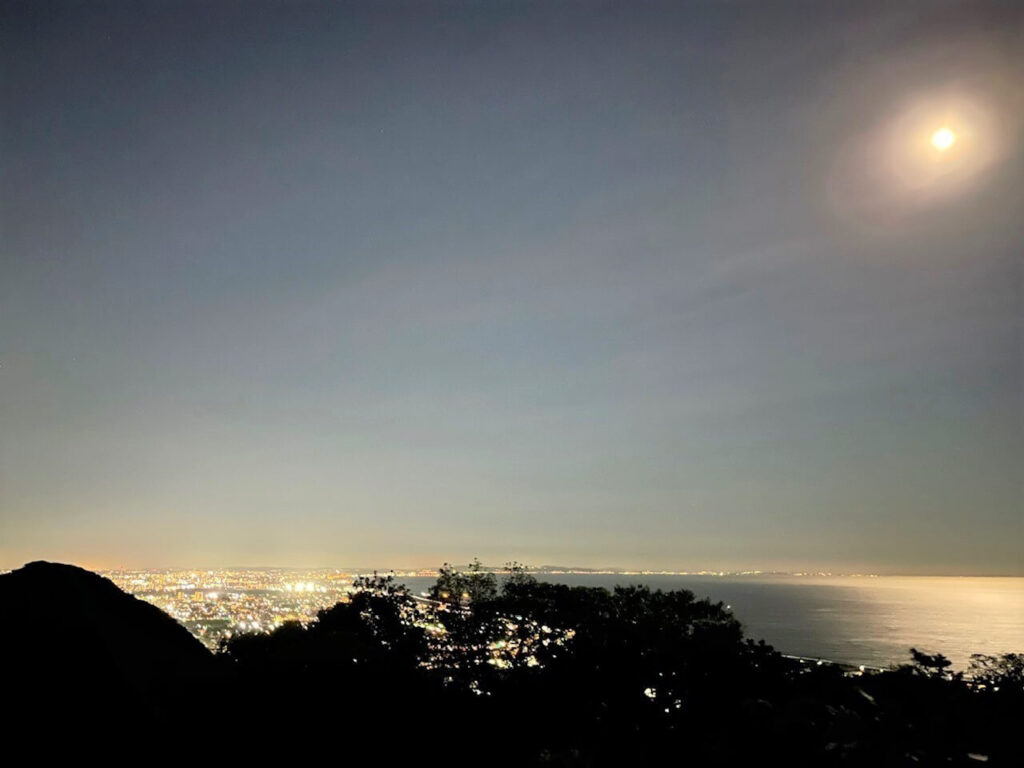 地元平塚市の名所 湘南平からの夜景